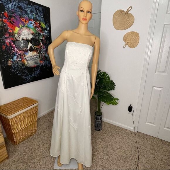 Niki by Niki Livas Strapless Formal Floor Length Dress Off White Size 10 - Picture 3 of 16